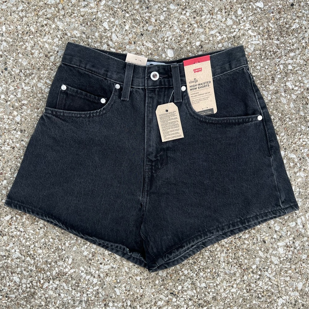 Women's Levi's Silvertab High-Rise Mom Jean Shorts Size 27 NWT